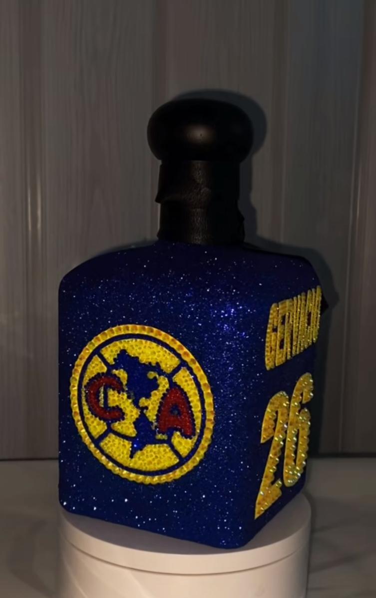 Sports-inspired rhinestone bottle in navy